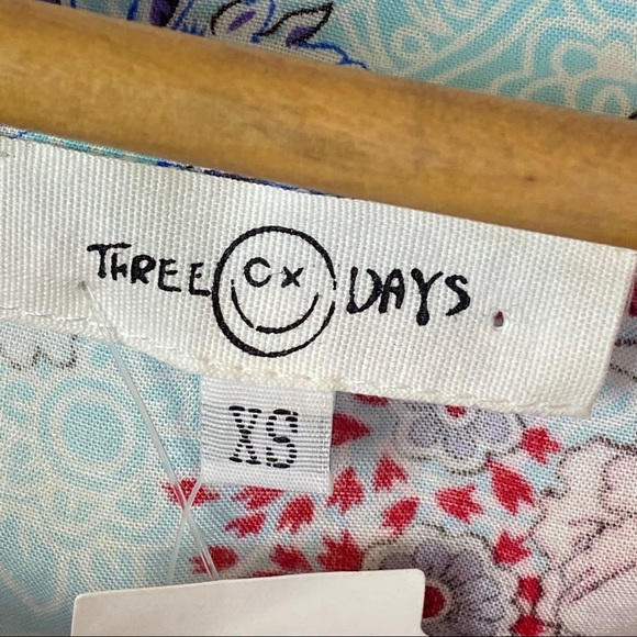 NWT LF Three Days Floral Off Shoulder Crop Top - Picture 8 of 9